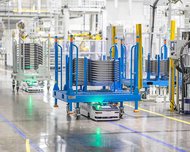 L'importanza dei sensori di sicurezza nelle operazioni moderne con carrelli elevatori e veicoli a guida automatica (AGV)
